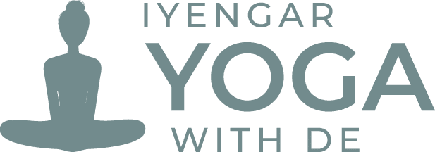 Iyengar Yoga with De Logo